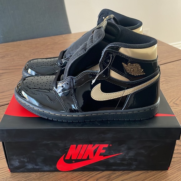 Nike Air Jordan 1 Retro High OG Black / Metallic Gold - Patent. Size 8.5. - Picture 4 of 16